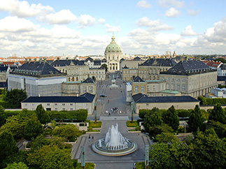 Дворец Амалиенборг в Дании