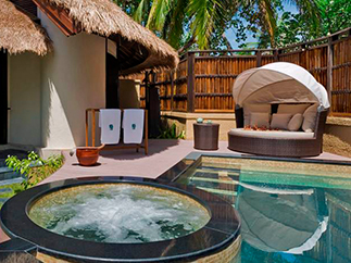 Вилла с басейном на Мальдивах