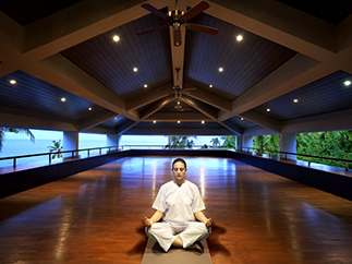 Йога в Керале в отеле The Leela Kovalam 